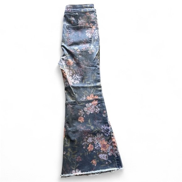 Free People We The Free Youthquake Purple Navy Floral Flare Jeans Cropped 27 - Picture 2 of 13